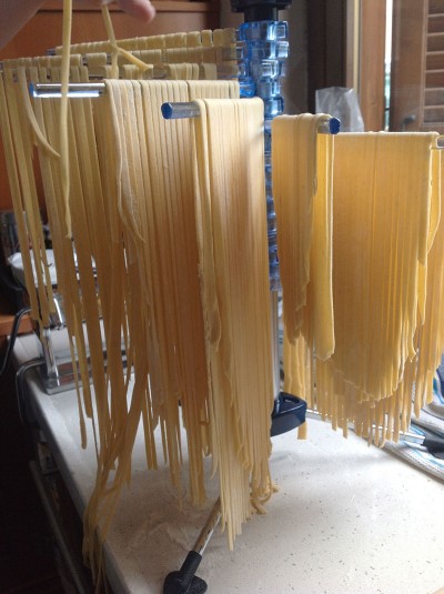 tagliatelle all'uovo stendere la pasta