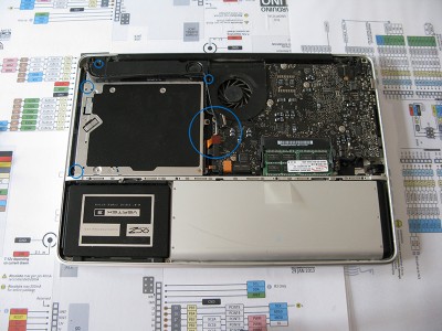 Sostituire Superdrive HDD remove connector viti