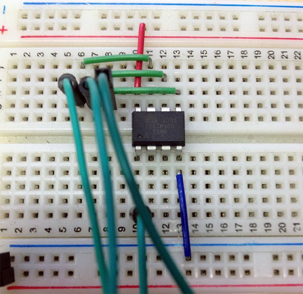 Attiny85 ProgramMode breadboard up