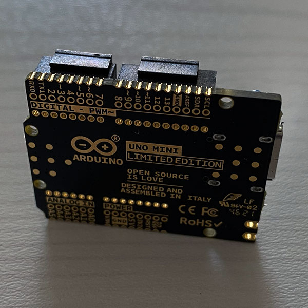 Arduino UNO MINI Limited Edition Unboxing rear
